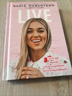 Sadie Robertson 'LIVE' Hardcover Book - Pink